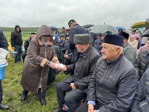Мусульмане собрались у могилы Кадыкай Абыз-бабая в Дрожжановском районе