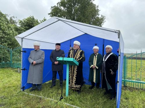 Мусульмане собрались у могилы Кадыкай Абыз-бабая в Дрожжановском районе