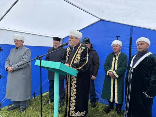 Мусульмане собрались у могилы Кадыкай Абыз-бабая в Дрожжановском районе