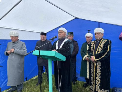 Мусульмане собрались у могилы Кадыкай Абыз-бабая в Дрожжановском районе