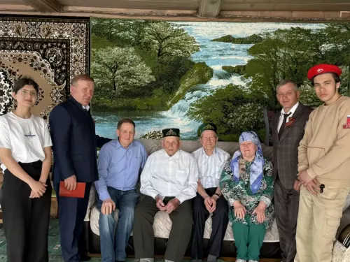 Глава Дрожжановского района Марат Гафаров навестил тружеников тыла накануне Дня Победы