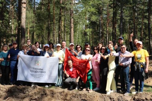 Более 1000 елей высадили сотрудники Госкомитета Татарстана по тарифам в рамках акции «Сад памяти»
