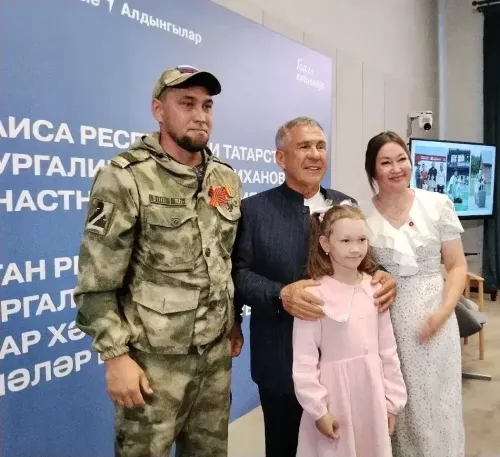 В День защиты детей семья бойца СВО из Дрожжановского района встретилась с Раисом Татарстана