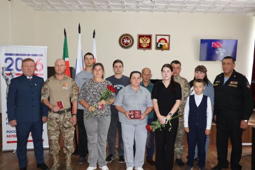 В Дрожжановском районе вручили и передали боевые награды защитникам Отечества