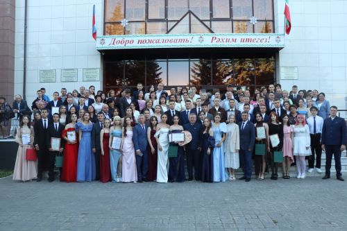 Выпускной бал 2026 в Дрожжановском районе: назвали выпускника года и наградили медалистов, активистов
