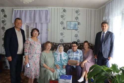 С 90-летним юбилеем поздравили жителя села Татарская Бездна Дрожжановского района