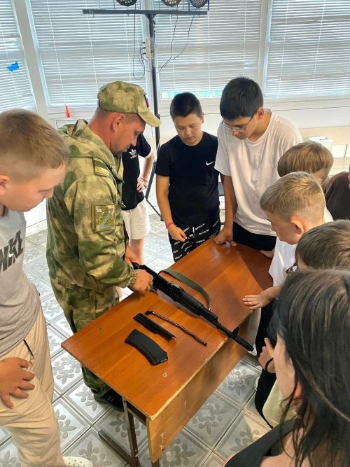 Участники СВО провели урок мужества в лагере «Чайка» Дрожжановского района