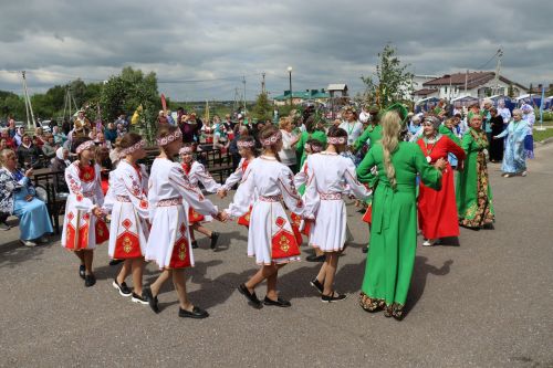«Троица кӗввисенче»  халӑхăн йӑли-йӗрки палăрать