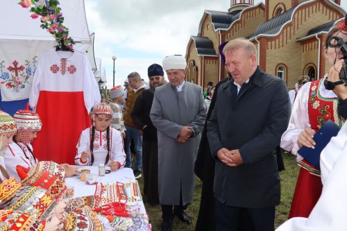 «Троица кӗввисенче»  халӑхăн йӑли-йӗрки палăрать