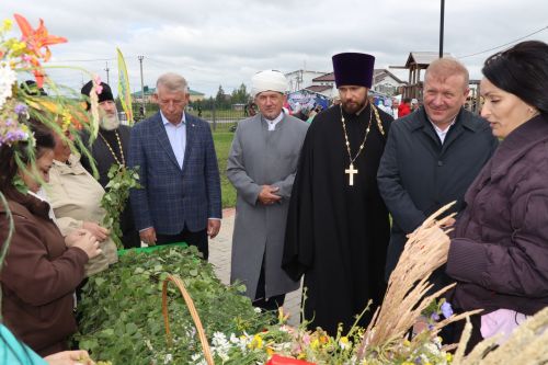 «Троица кӗввисенче»  халӑхăн йӑли-йӗрки палăрать