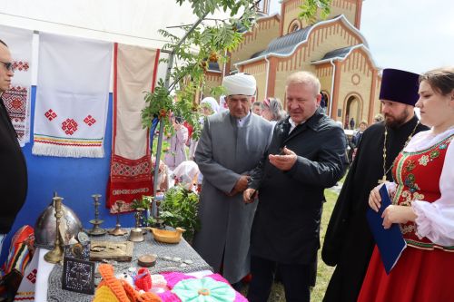 «Троица кӗввисенче»  халӑхăн йӑли-йӗрки палăрать