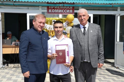 Дипломлӑ специалистсем пулчӗç