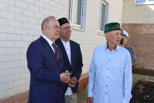 Спустя 56 лет: выпускники Старокакерлинской школы Дрожжановского района встретились в родных стенах