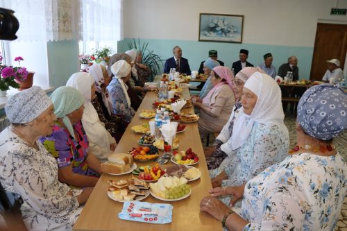 Спустя 56 лет: выпускники Старокакерлинской школы Дрожжановского района встретились в родных стенах