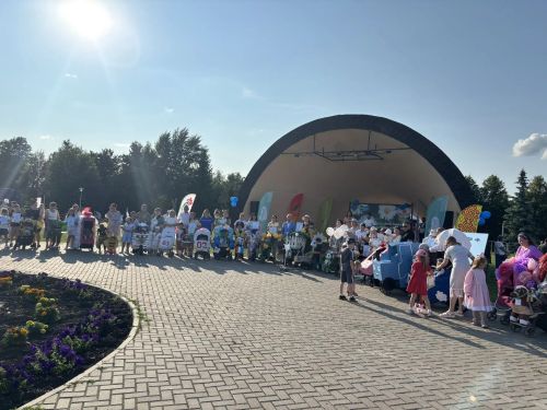 В Дрожжановском районе прошел яркий «Парад колясок – 2026»