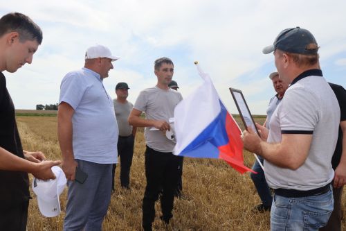 Тыр çи ӗçӗнче  малта пыракансене чысларӗç