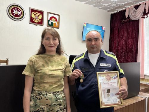 Инспекторы ГИБДД Дрожжановского района помогли в доставке гуманитарного груза