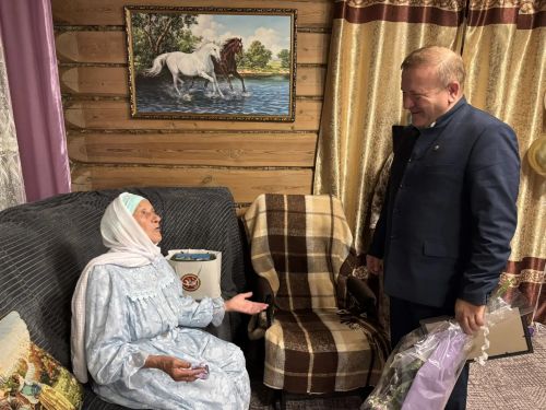 Долгожительница из Дрожжановского района принимает поздравления с 90-летием