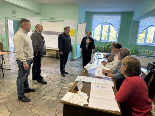 Глава района Марат Гафаров и Марат Ситдиков побывали на избирательных участках муниципалитета