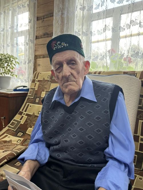 В день выборов в Дрожжановском районе с 95-летием поздравили ветерана труда Амира Алимова