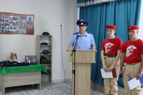 Открыли школьный мемориал, памятник, установили табличку Денису Петрову-2023