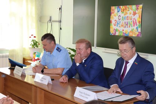 Первый звонок в Стародрожжановской сош №1 -2023