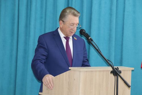 Открыли школьный мемориал, памятник, установили табличку Денису Петрову-2023
