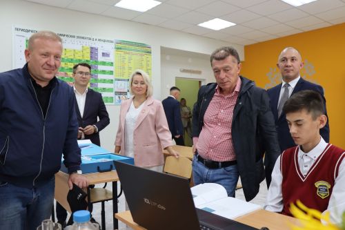 Максим Топилин с рабочим визитом в Дрожжаном 2023