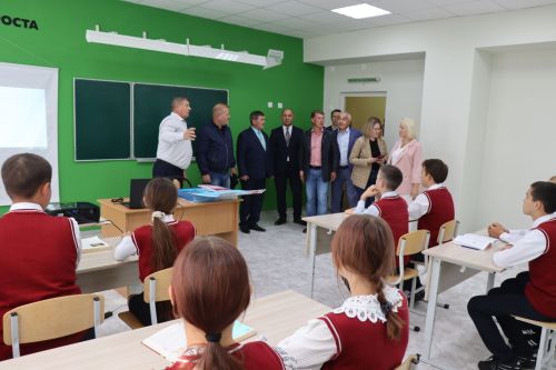 Максим Топилин с рабочим визитом в Дрожжаном 2023