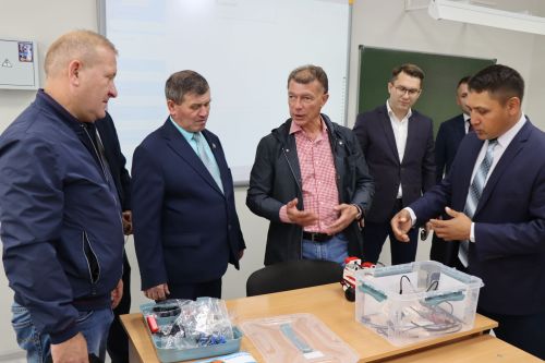 Максим Топилин с рабочим визитом в Дрожжаном 2023