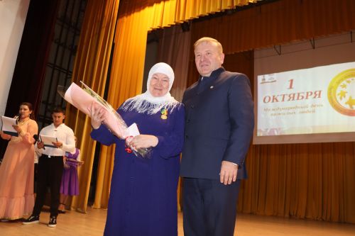 В районном доме культуры был праздничный концерт по случаю Международного Дня пожилых людей