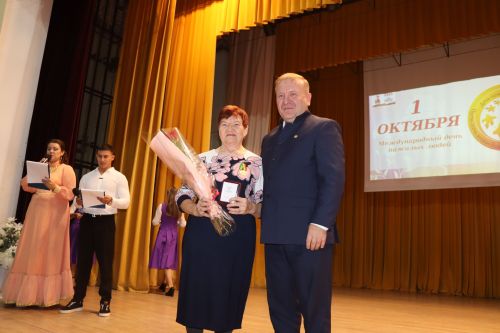 В районном доме культуры был праздничный концерт по случаю Международного Дня пожилых людей