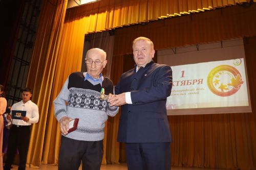 В районном доме культуры был праздничный концерт по случаю Международного Дня пожилых людей