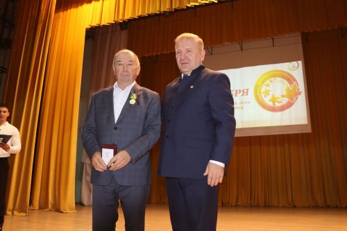 В районном доме культуры был праздничный концерт по случаю Международного Дня пожилых людей