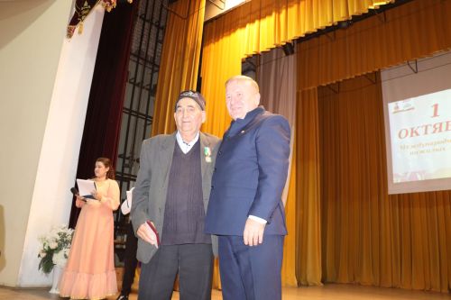 В районном доме культуры был праздничный концерт по случаю Международного Дня пожилых людей
