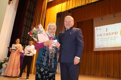 В районном доме культуры был праздничный концерт по случаю Международного Дня пожилых людей