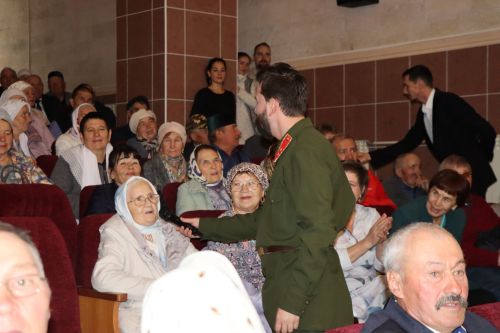 В районном доме культуры был праздничный концерт по случаю Международного Дня пожилых людей