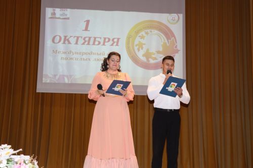 В районном доме культуры был праздничный концерт по случаю Международного Дня пожилых людей