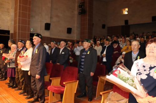 В районном доме культуры был праздничный концерт по случаю Международного Дня пожилых людей