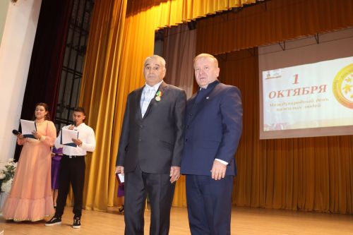 В районном доме культуры был праздничный концерт по случаю Международного Дня пожилых людей