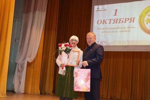 В районном доме культуры был праздничный концерт по случаю Международного Дня пожилых людей