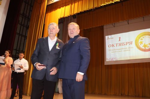 В районном доме культуры был праздничный концерт по случаю Международного Дня пожилых людей