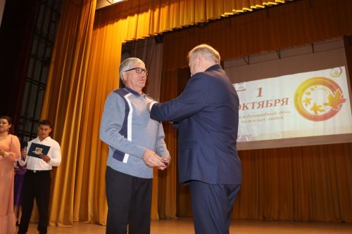 В районном доме культуры был праздничный концерт по случаю Международного Дня пожилых людей