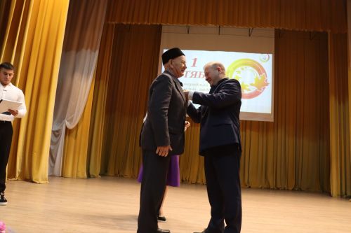 В районном доме культуры был праздничный концерт по случаю Международного Дня пожилых людей