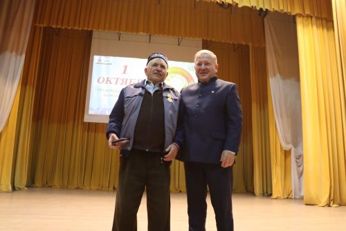 В районном доме культуры был праздничный концерт по случаю Международного Дня пожилых людей