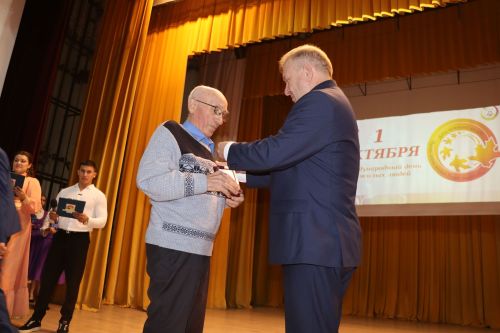 В районном доме культуры был праздничный концерт по случаю Международного Дня пожилых людей