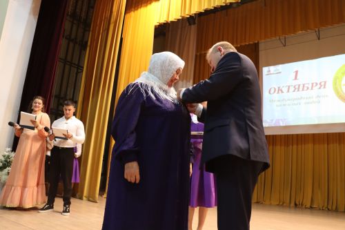 В районном доме культуры был праздничный концерт по случаю Международного Дня пожилых людей