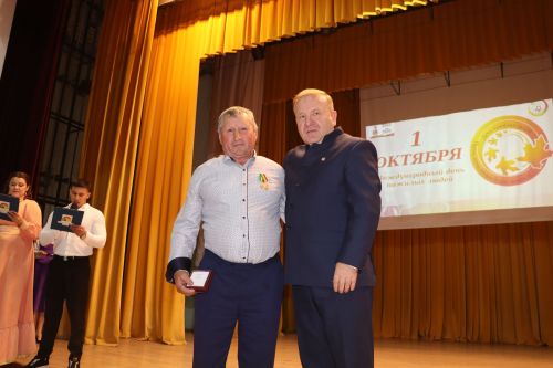 В районном доме культуры был праздничный концерт по случаю Международного Дня пожилых людей