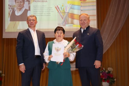 Педагогов Дрожжановского района РТ поздравили с наступающим профессиональным праздником