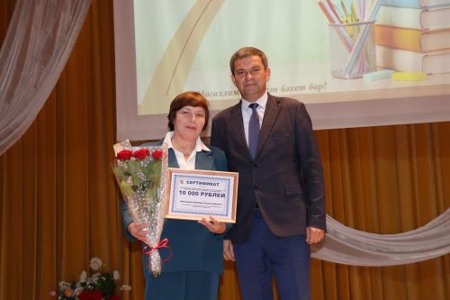 Педагогов Дрожжановского района РТ поздравили с наступающим профессиональным праздником